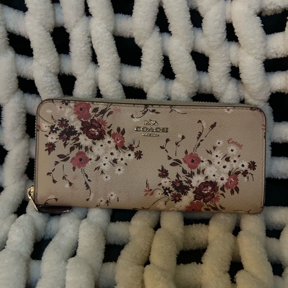 Coach Floral Wallet - Cream and Burgundy - Picture 1 of 13